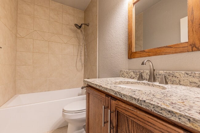 Building Photo - Charming open floor style home!