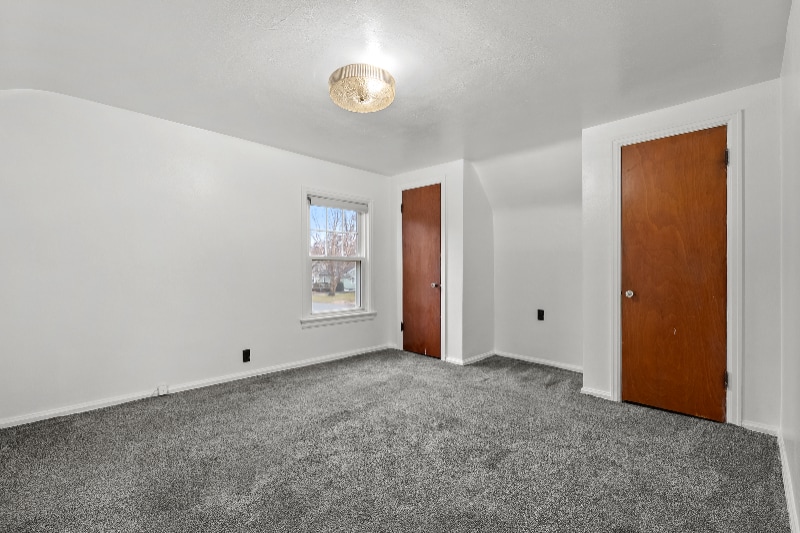 Building Photo - 423 Cornell Dr