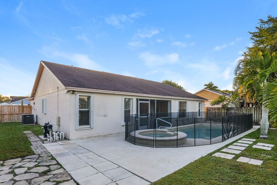 Building Photo - 1455 Thornbank Ln