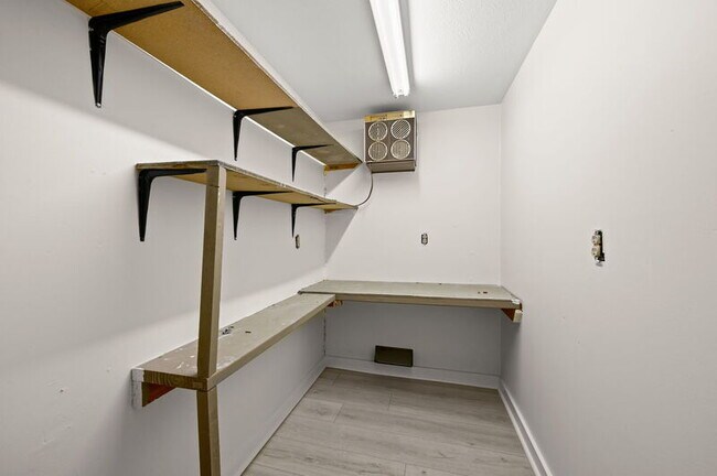 Building Photo - 8955 Alma Dr