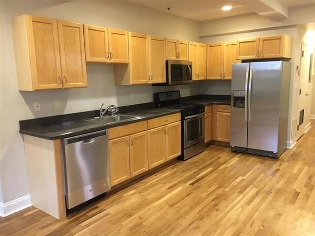 Building Photo - 353 Grove St