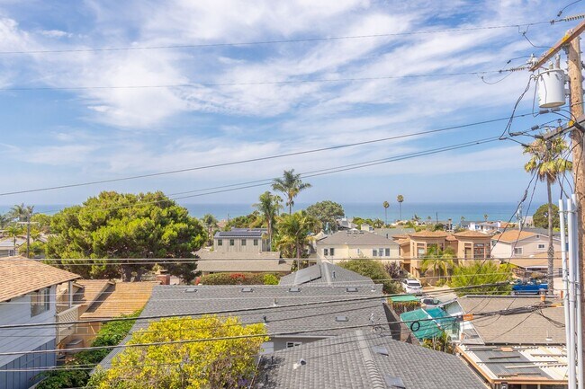 Building Photo - Beautiful 3Bed/2.5Bath Oceanview Home in C...