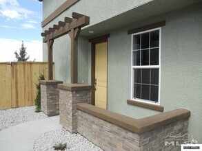 Building Photo - Open Spacious South Reno