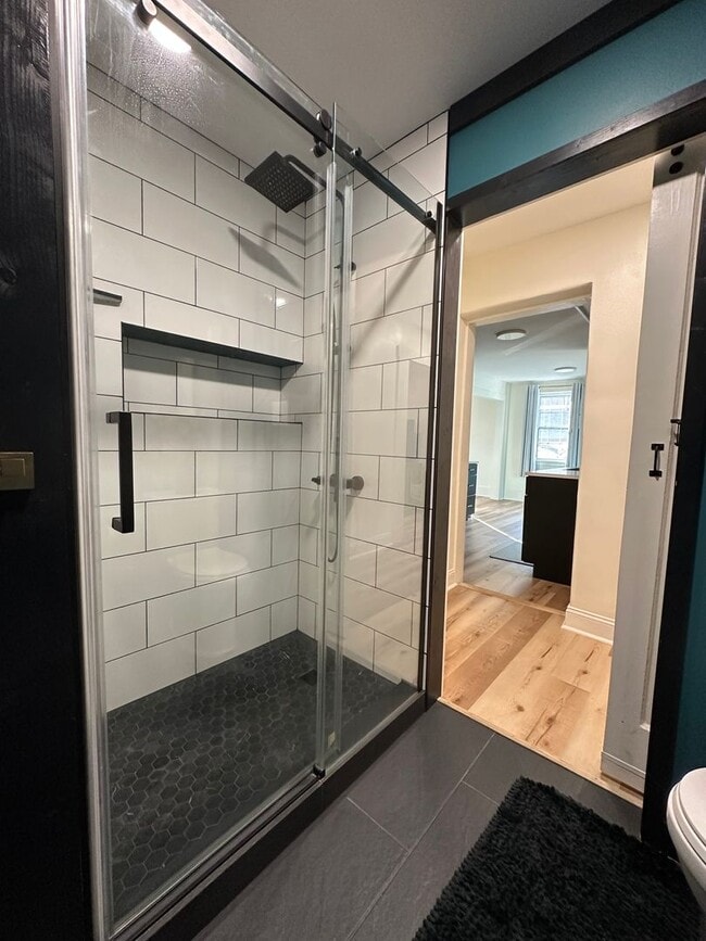 Building Photo - 3 bedroom, 2 bath, unfurnished or furnishe...