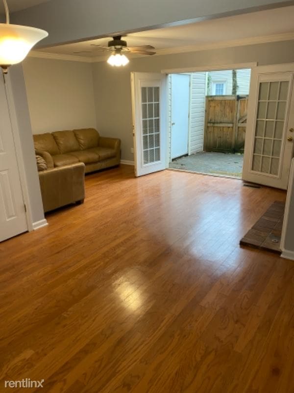 Building Photo - 2 br, 1.5 bath Townhome - 27 Kingsbridge Way