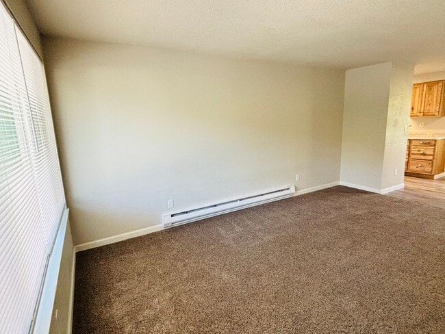 Building Photo - Cute 2 bedroom West Harvard area