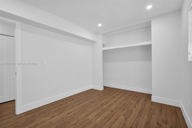 Building Photo - 8201 SW 42nd St