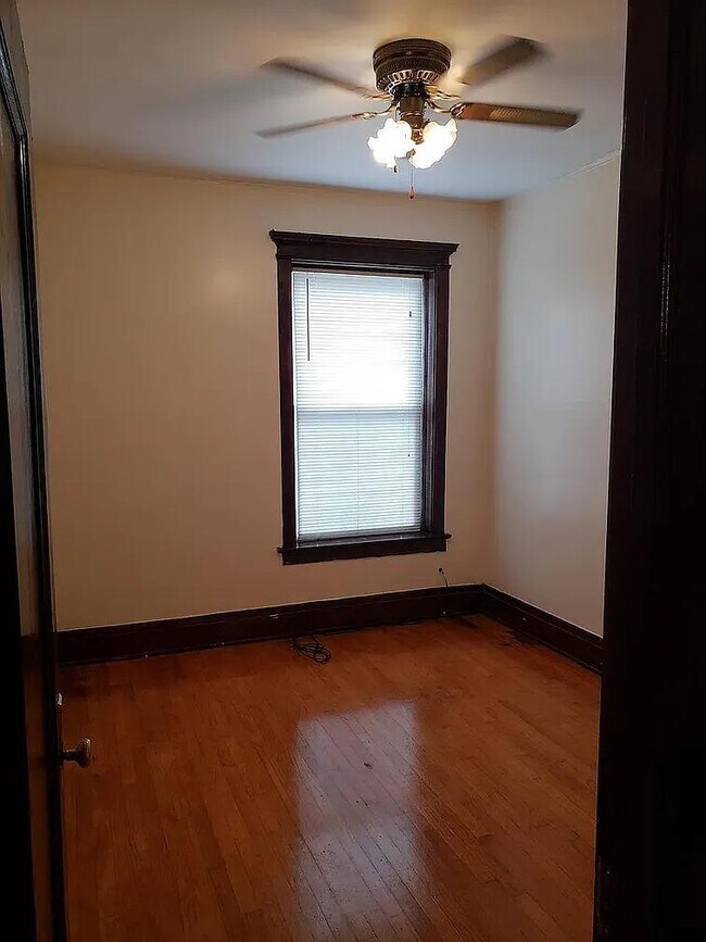 Building Photo - 2 bedroom in Chicago IL 60660