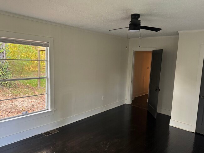 Building Photo - 130 Value Rd