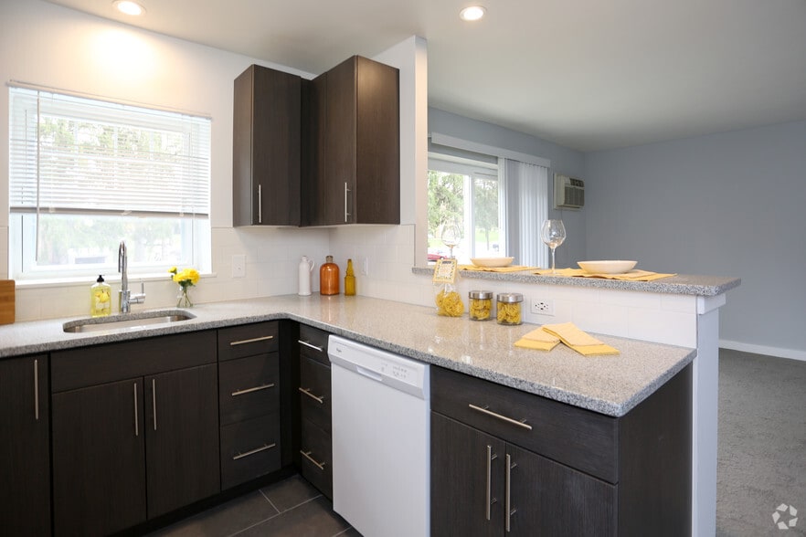 Kitchen - Spruce Court Apartments