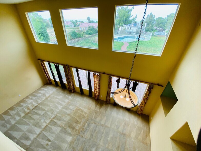 Building Photo - 5539 Avenida Entrada