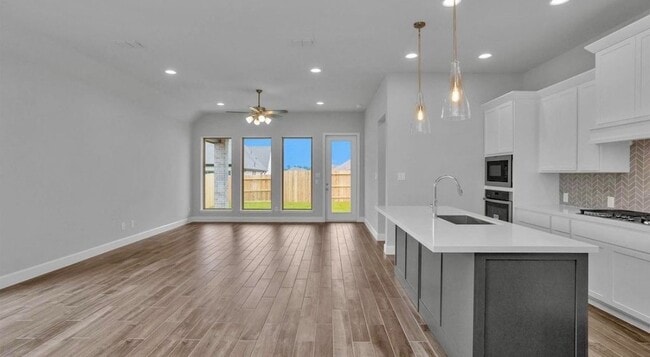 Building Photo - 42841 Terraza Boulevard