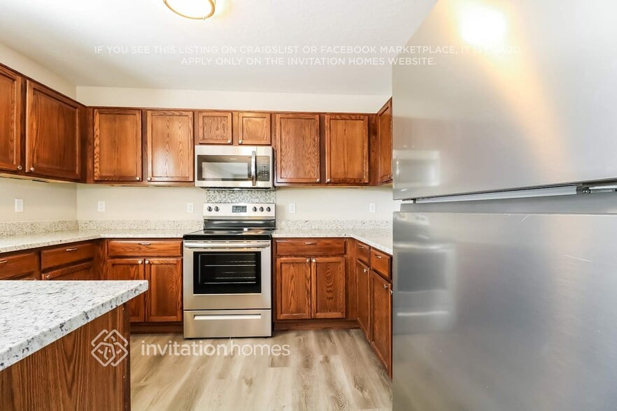 Building Photo - 718 S 223rd Dr