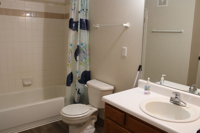 Building Photo - Comfortable 2BR Near Campus + $200 Move-In...