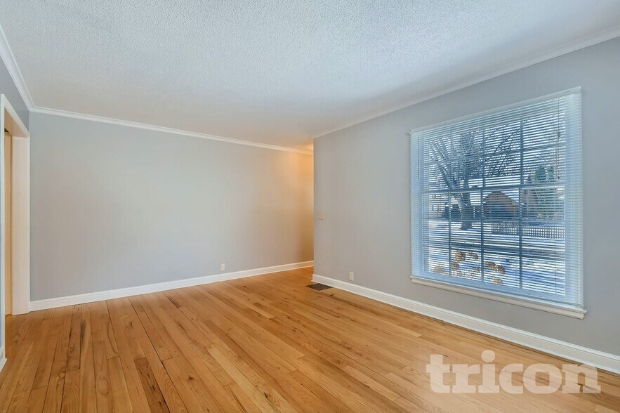 Building Photo - 2942 Zenith Ave N