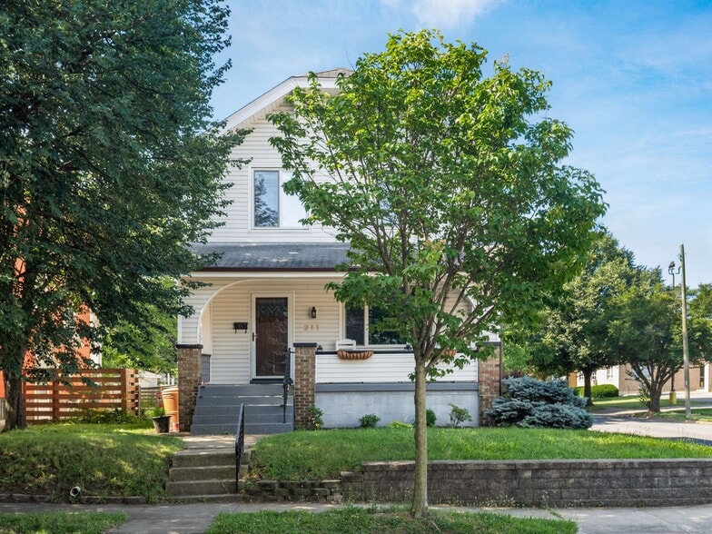 Building Photo - 211 E Jenkins Ave