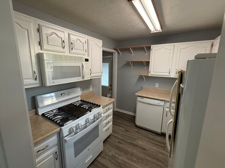 Building Photo - 3345 N 48th Ave