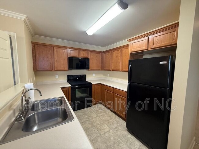 Building Photo - 607 Westpark Ct