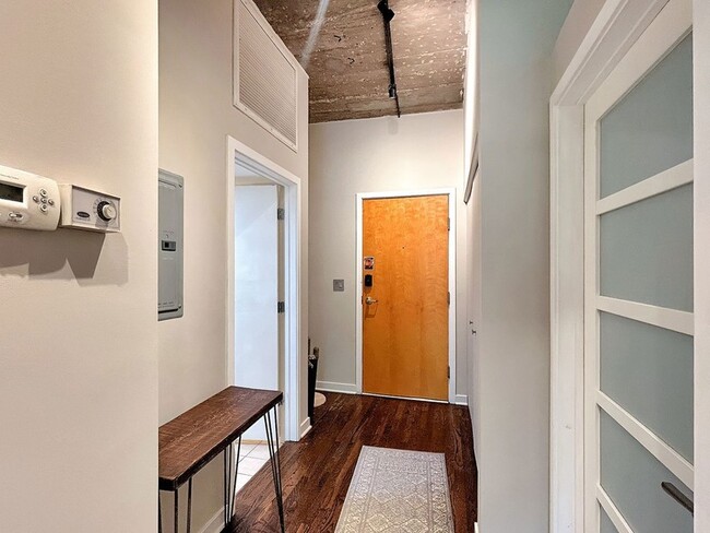 Building Photo - 1151 W 14th Pl