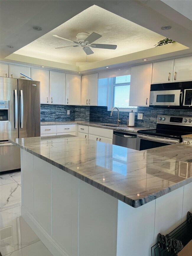 Building Photo - 3100 NE 49th St