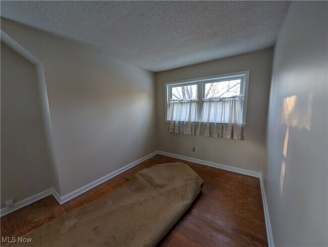 Building Photo - 703 Avondale St