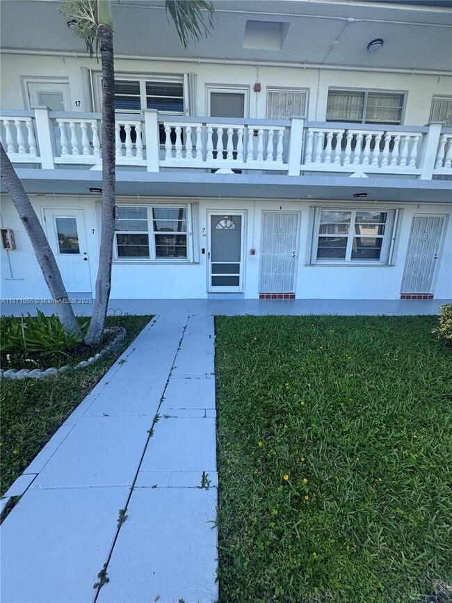 Building Photo - 100 NE 203rd Terrace