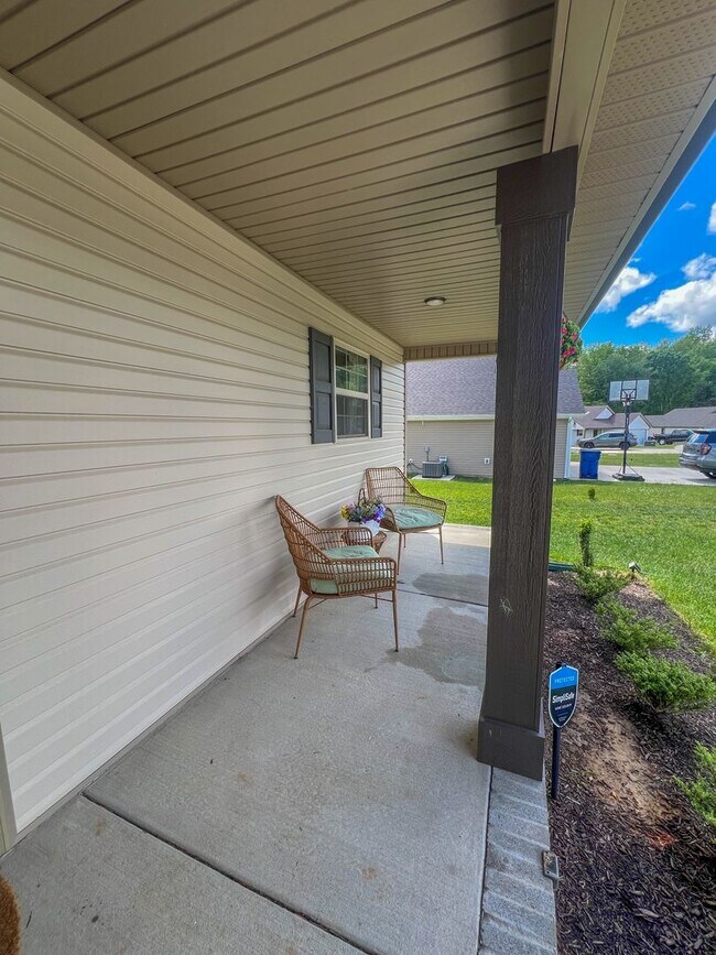 Building Photo - Charming Ranch-Style Home on a Large Corne...