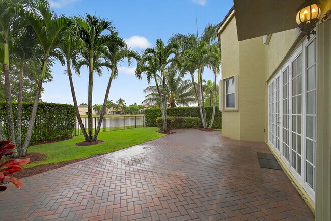 Building Photo - 8933 Alexandra Cir