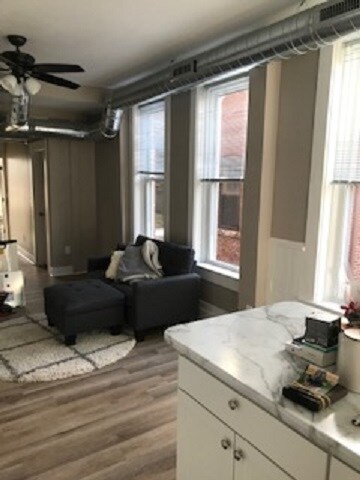 Building Photo - 985 White St