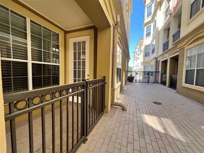 Building Photo - 7575 Kirby Dr