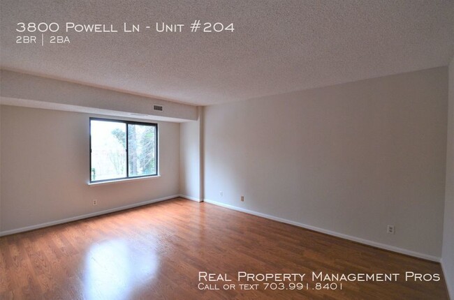 Building Photo - Spacious Condo in Peaceful Lakeside Plaza!