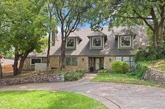 Building Photo - 2123 Wilson Dr