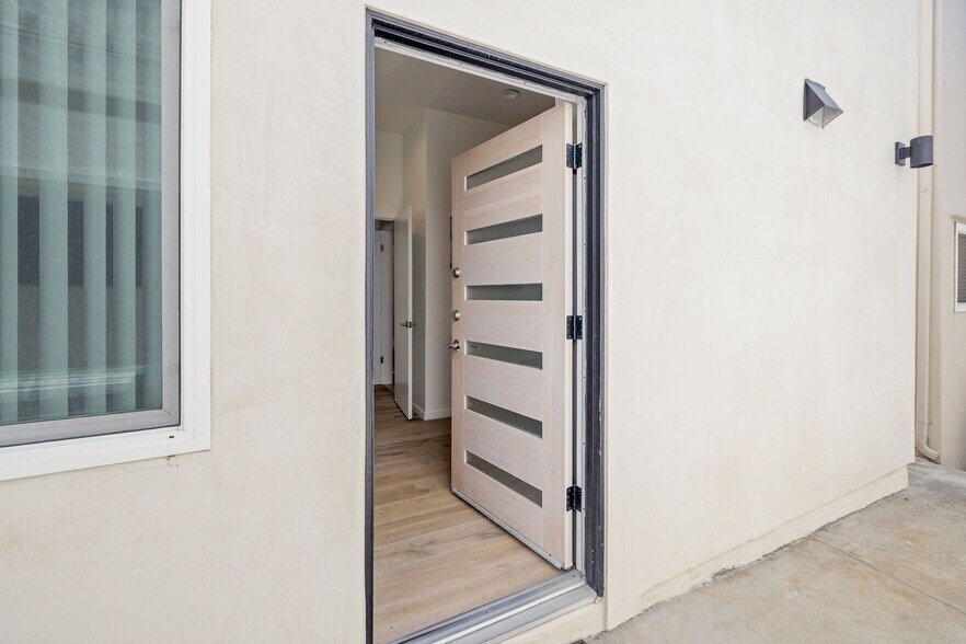 Building Photo - 131 Gull St