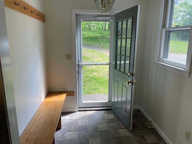 Building Photo - 85 Valley Rd