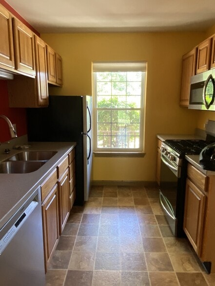 Kitchen - 163 Rivers Edge Dr