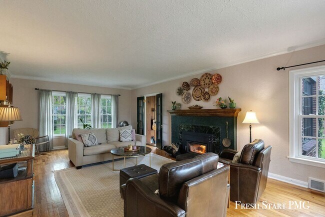 Building Photo - 28 Woodmer Ln