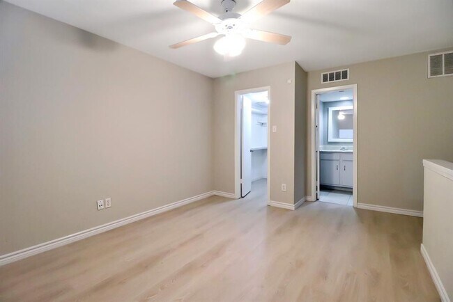 Building Photo - 5929 Queensloch Dr