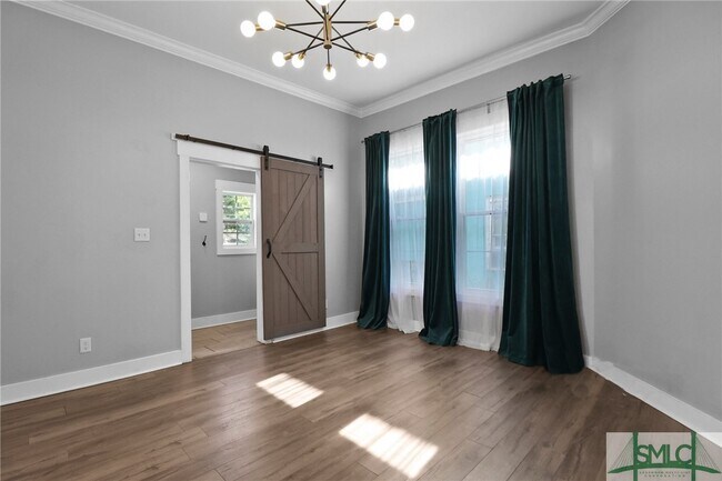 Building Photo - 608 W 37th St