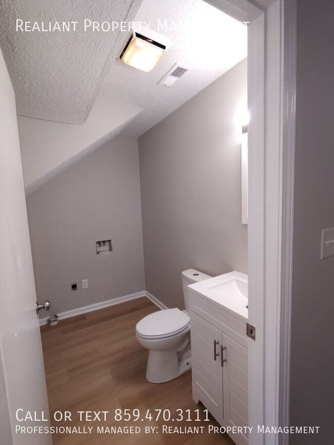 Building Photo - 31 Hurley St