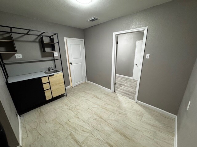 Building Photo - 1510 E Hattie St