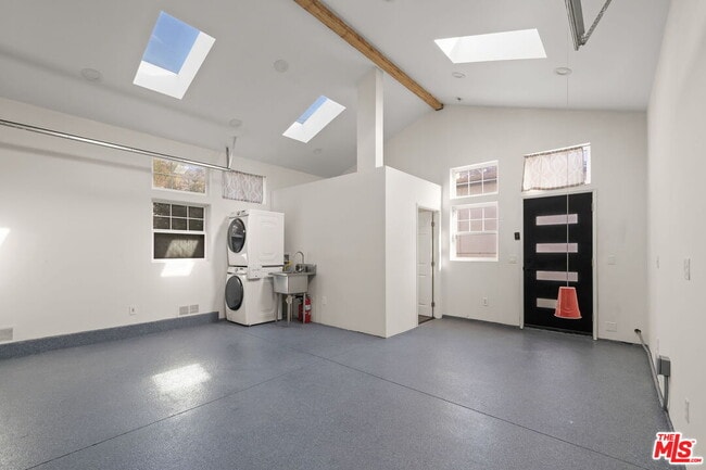 Building Photo - 841 Oxford Ave