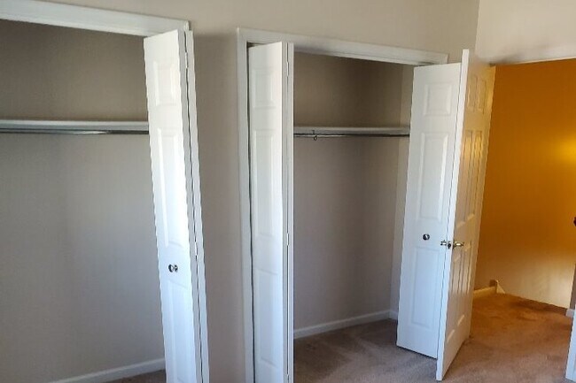 Building Photo - 35 E 6th St