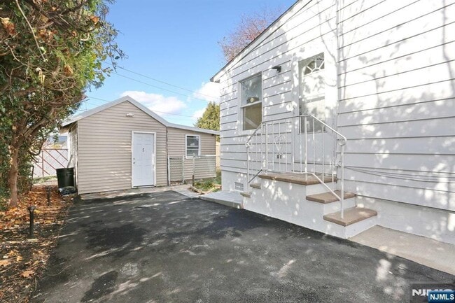 Building Photo - 7-09-9 Campbell Rd