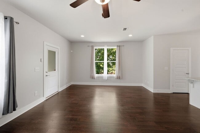 Building Photo - East Nashville Dream Rental