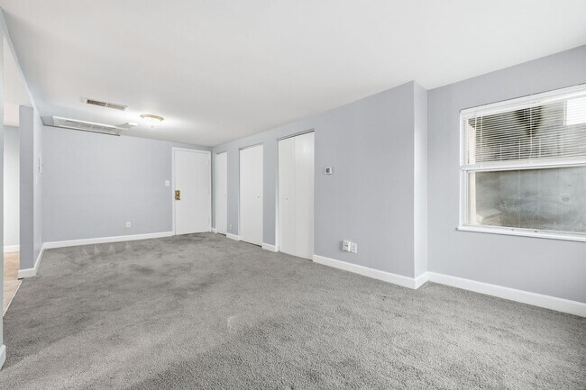 Building Photo - 3609 Balsam Ave