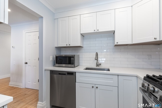 Building Photo - 13 Quincy Close