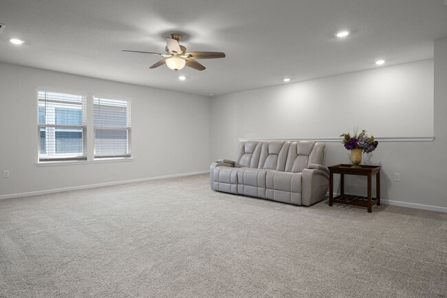 Building Photo - Luxury Living for Lease – 5BR Home with Of...