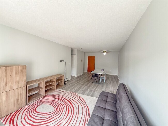 Building Photo - 28 Kenmar Dr