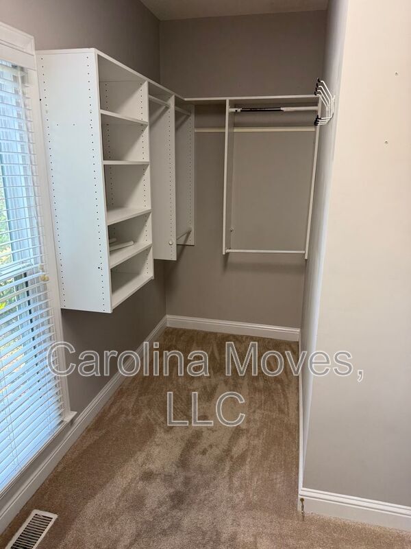 Building Photo - 204 Brushy Meadows Dr