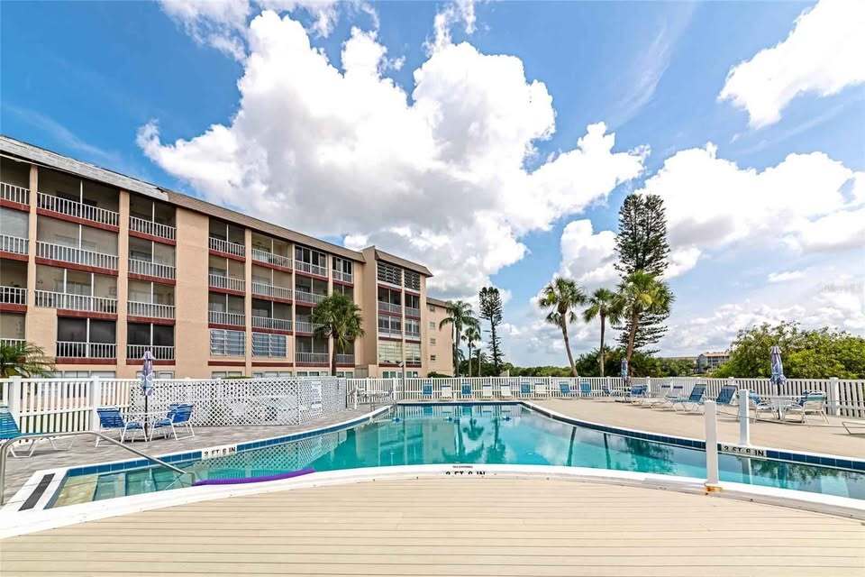 Building Photo - 3072 Lake Bayshore Dr